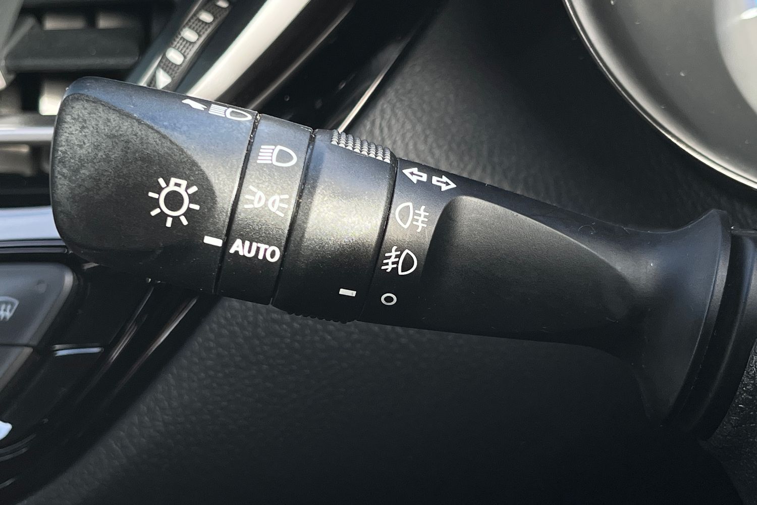 Toyota C-HR Photo 13