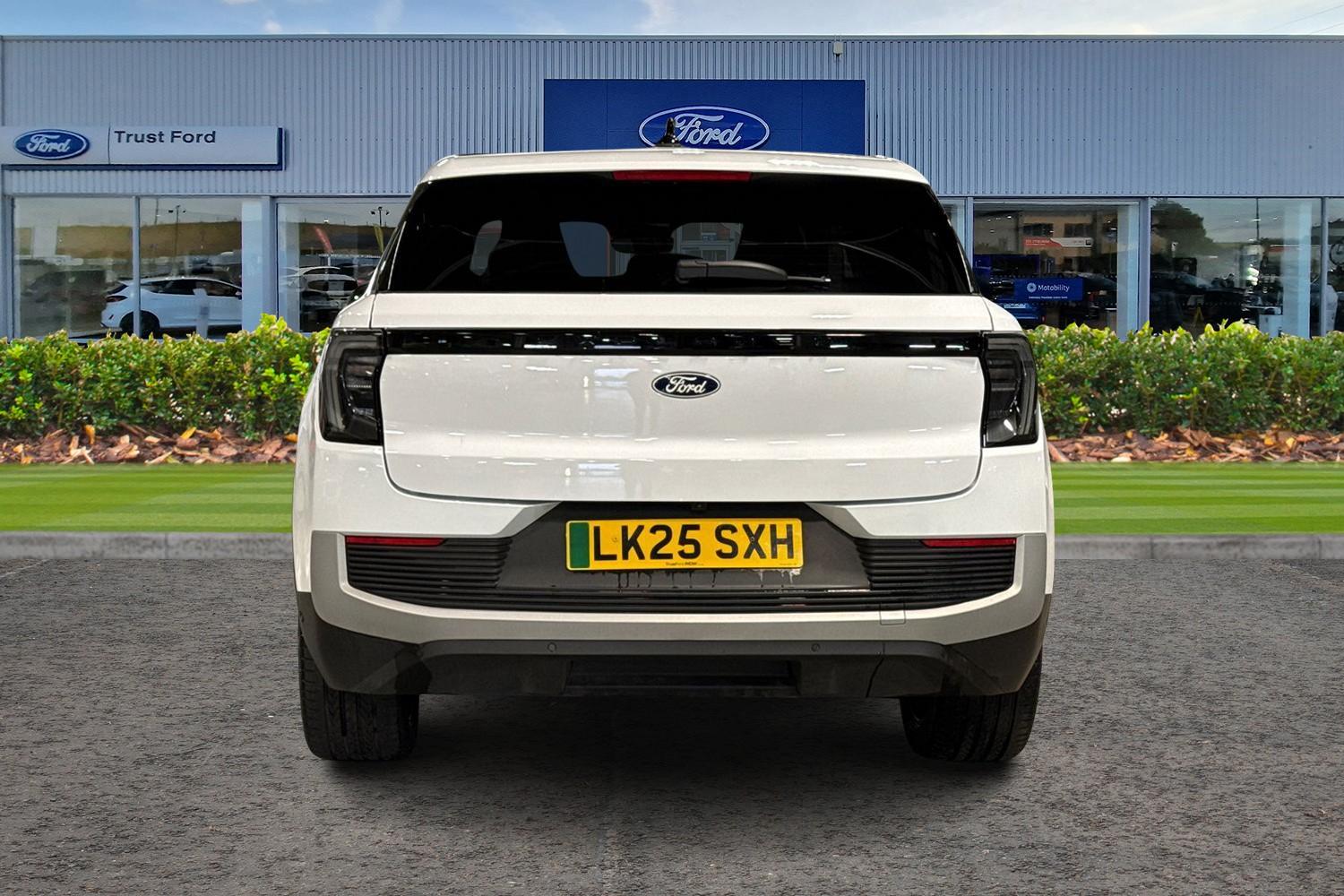 Ford Explorer Photo 6