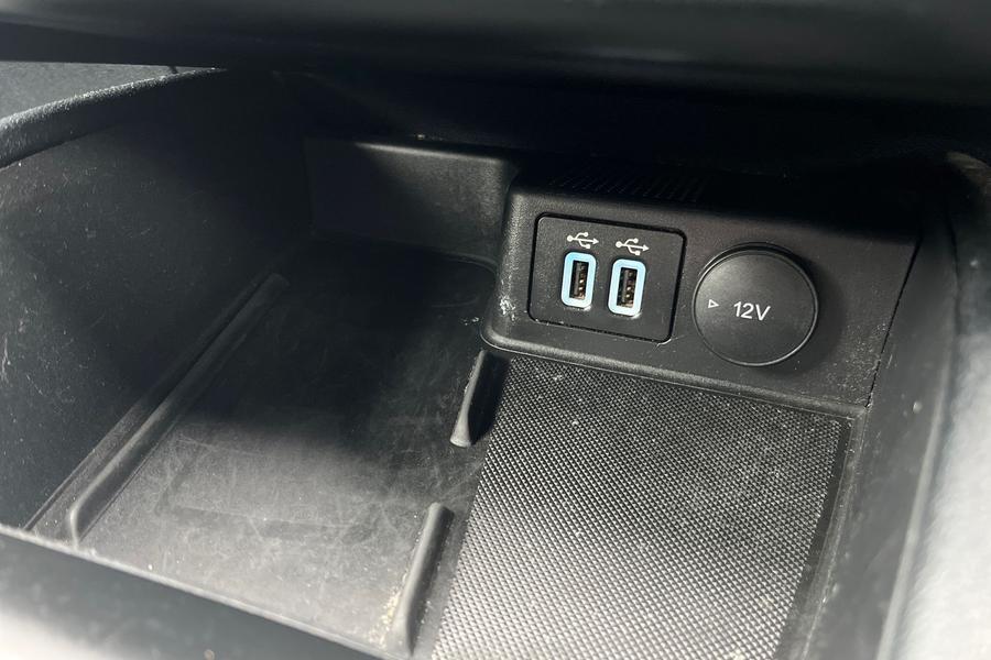 Ford KUGA Photo autoimg-0a5980870f676d5ef91d9a48015092ae399aca24.jpg
