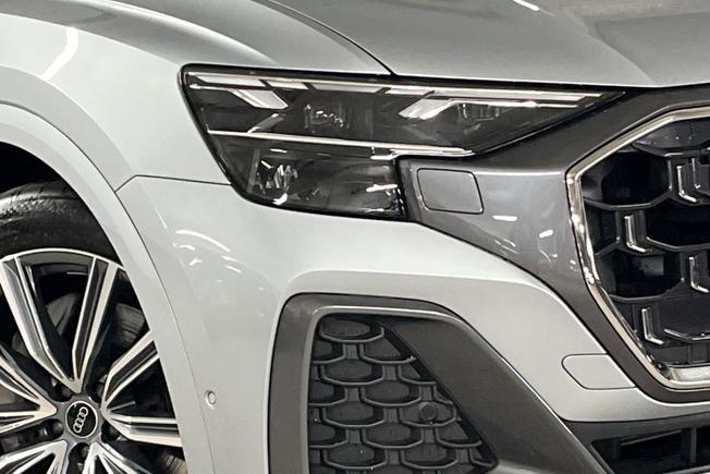 AUDI Q8 Photo 19