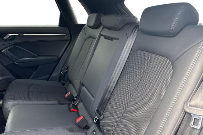 AUDI Q3 Photo 9