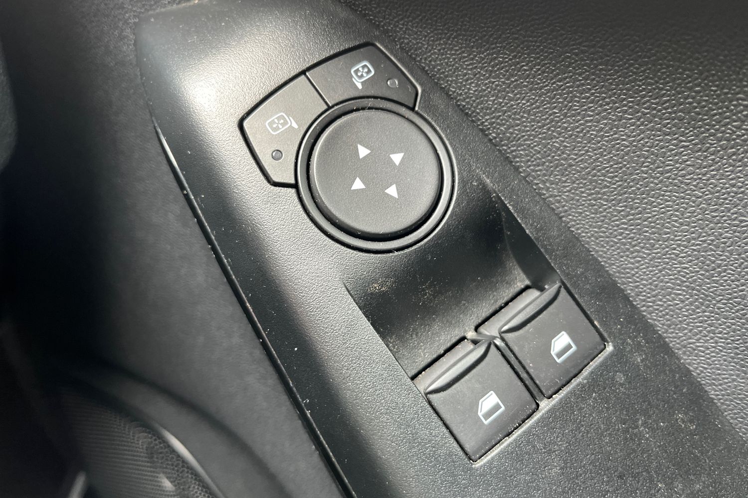 Ford FIESTA Photo 15