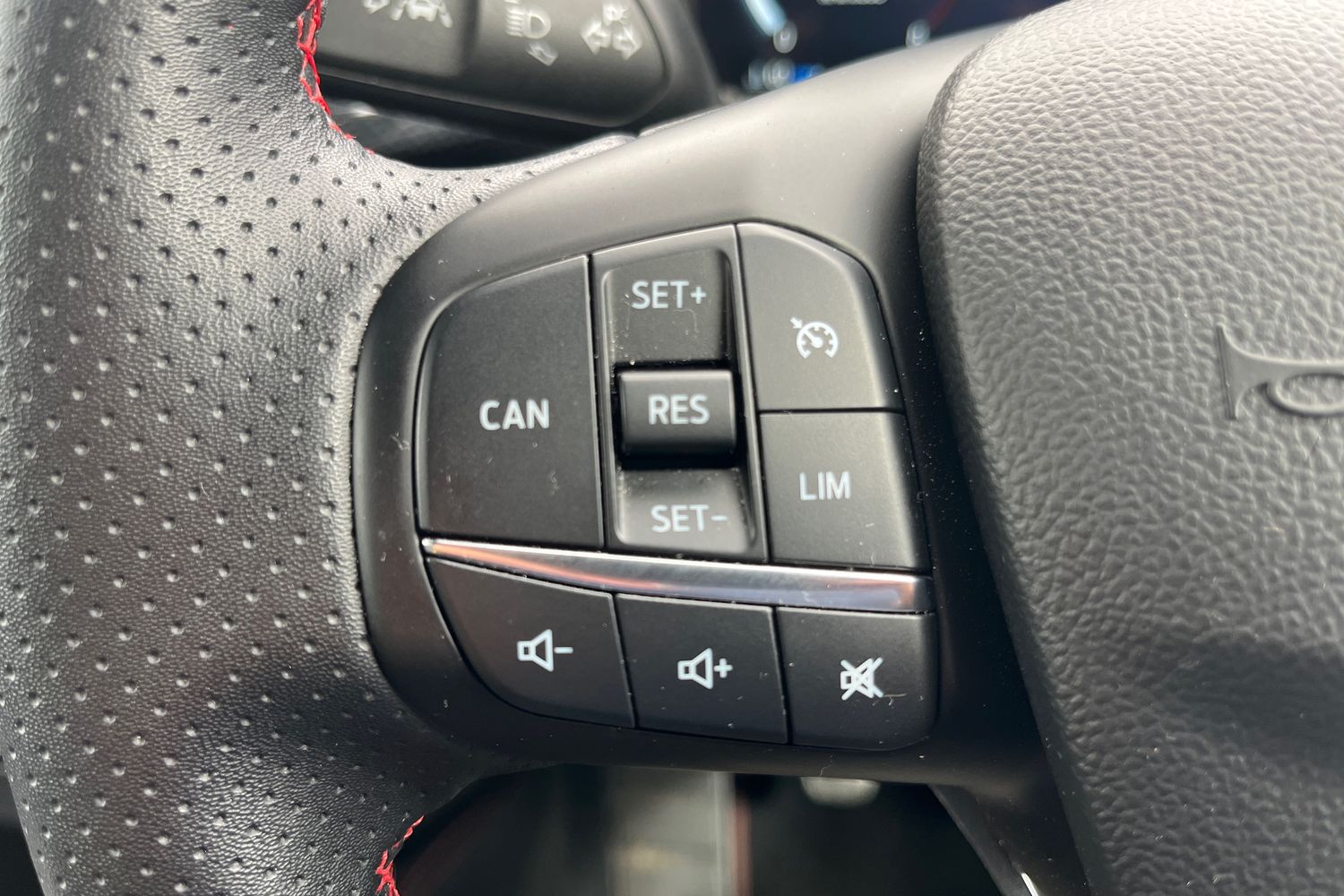 Ford FOCUS Photo 34