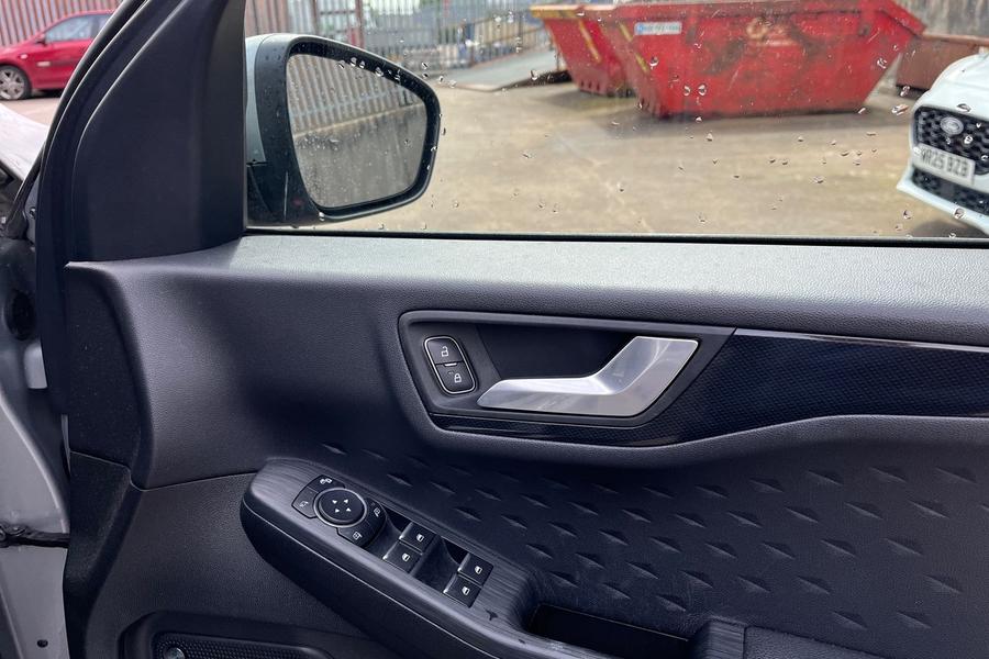 Ford KUGA Photo autoimg-0a794628bf66804a7d6e08f1c60805ef4100a608.jpg