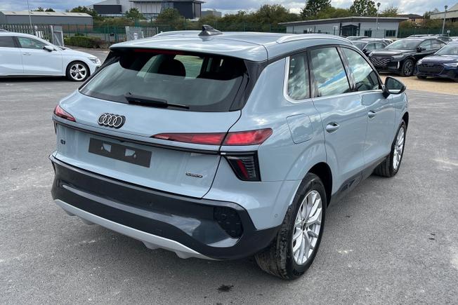Audi  Q3 SUV Photo 27