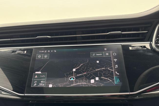 AUDI Rsq8 Photo 14