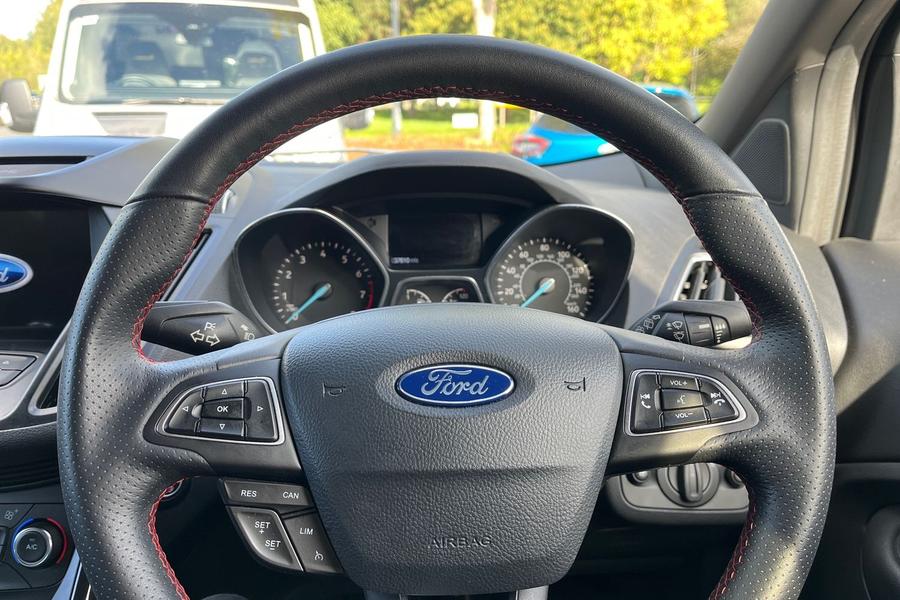 Ford Kuga Photo autoimg-0a812a519648d167c6a9ab26f616ebdfa37bcb55.jpg