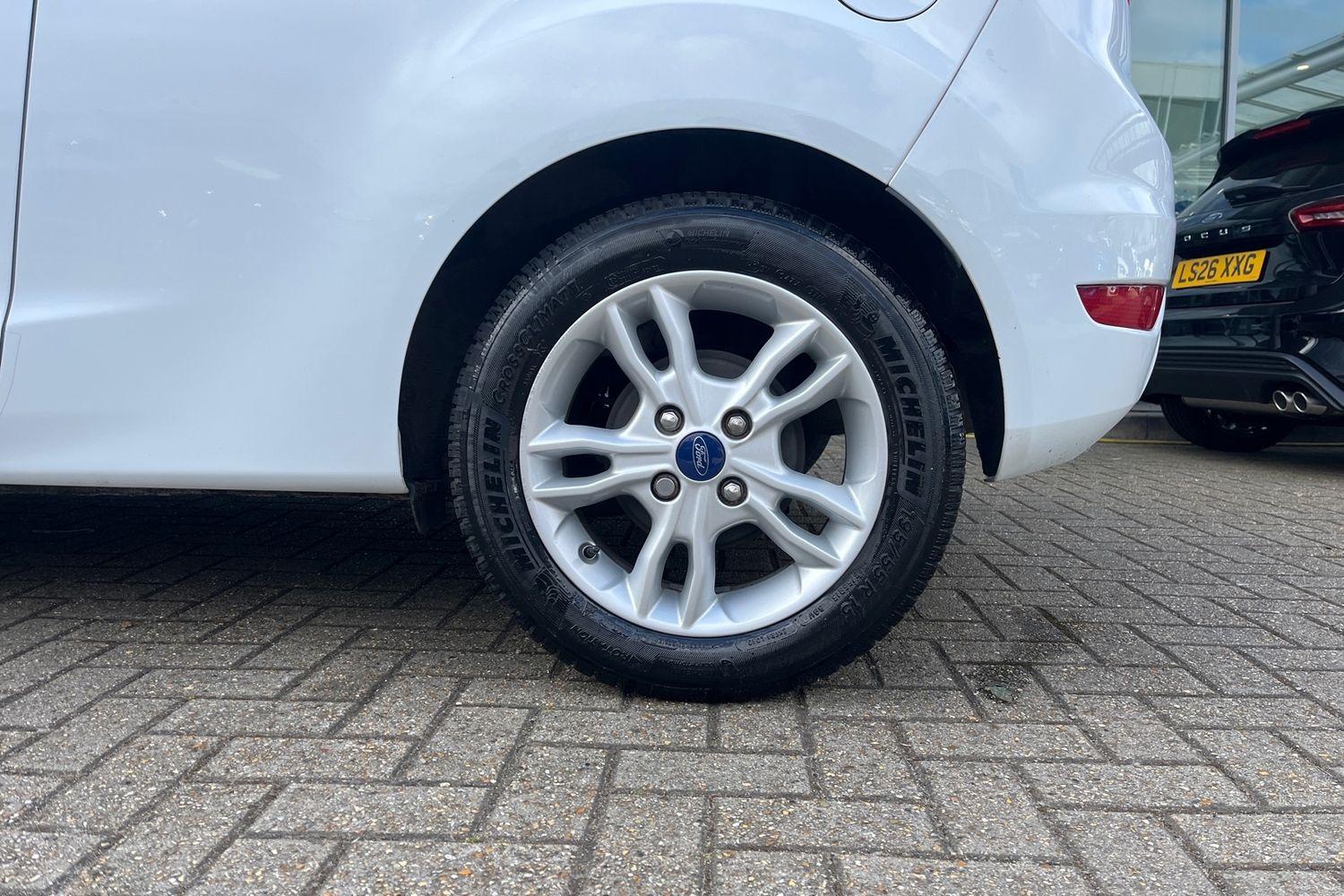 Ford Fiesta Photo 7