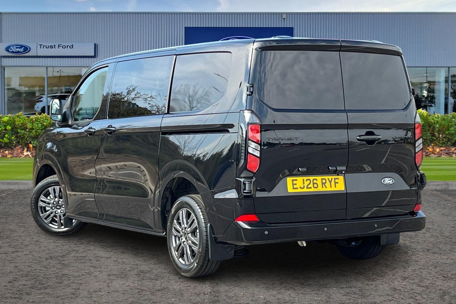 Ford Transit Custom Photo 1