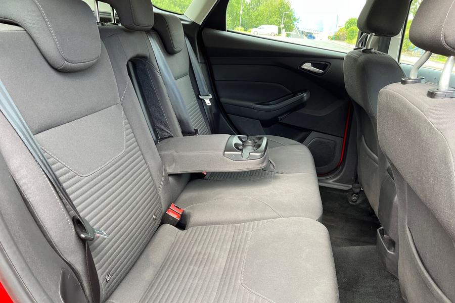 Ford FOCUS Photo autoimg-0a84a776d79378d8f8e5d1355df2020f2437f252.jpg
