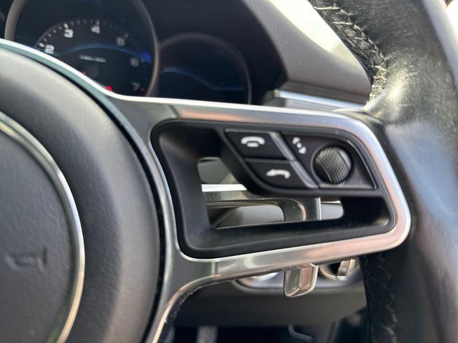 PORSCHE Macan Photo 17