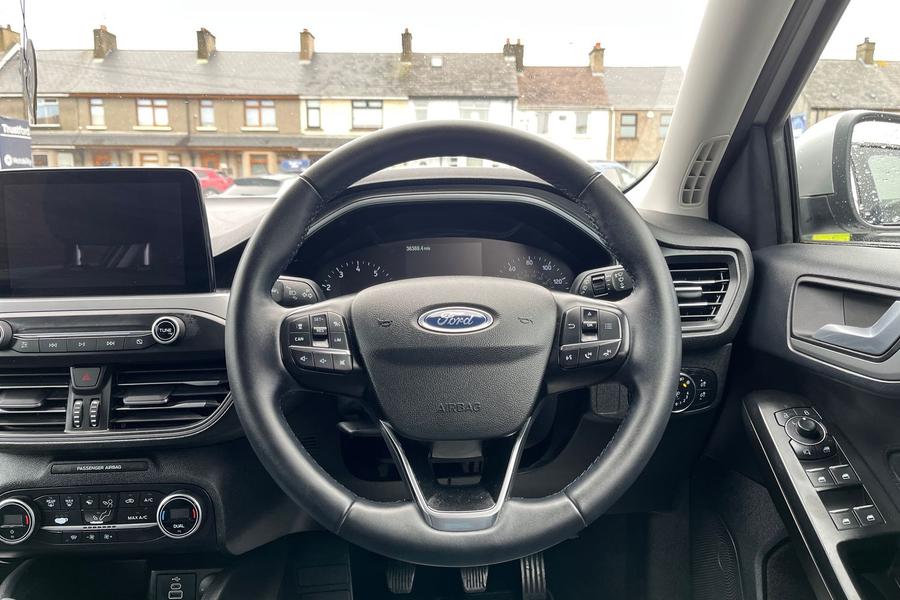 Ford FOCUS Photo autoimg-0a8ebd4b0bc94de40a5695ae9f9cc85b21a5ed67.jpg