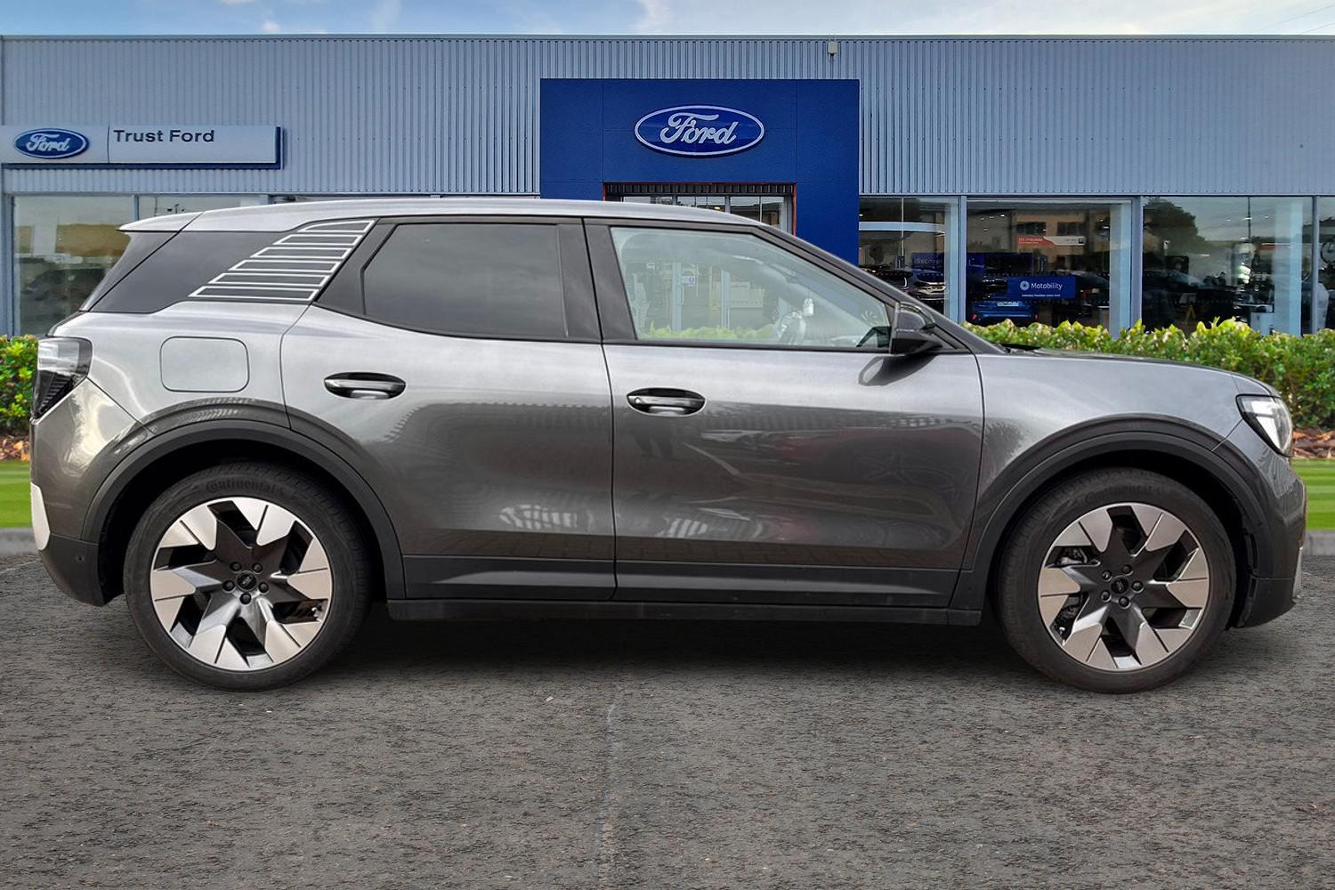 Ford Explorer Photo 2