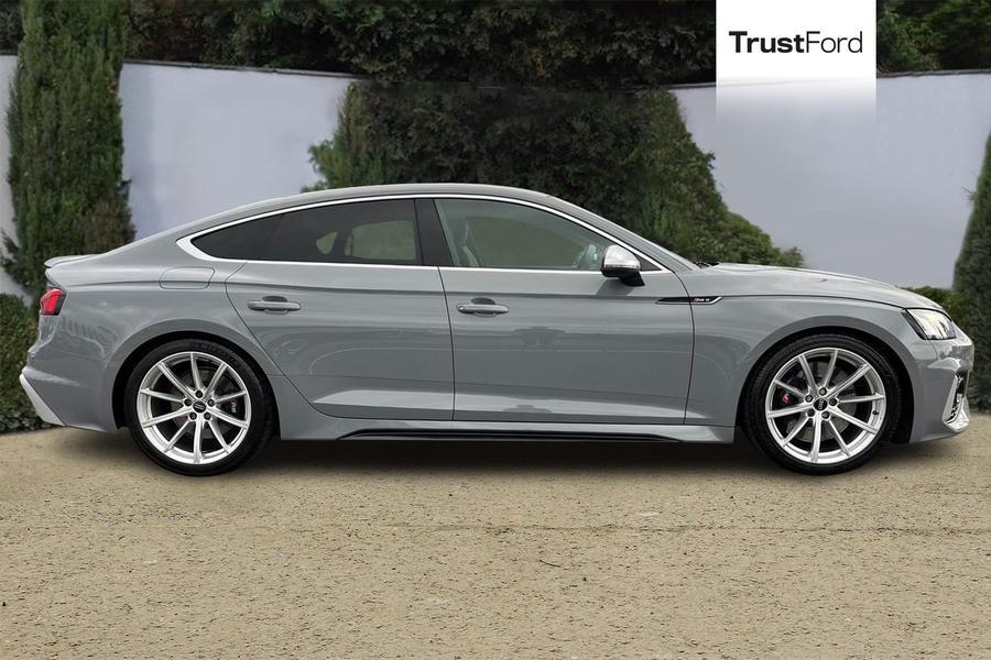 Audi RS5 Photo autoimg-0a91b1becdfb430d8a562a1aa993bc11cf73d17e.jpg