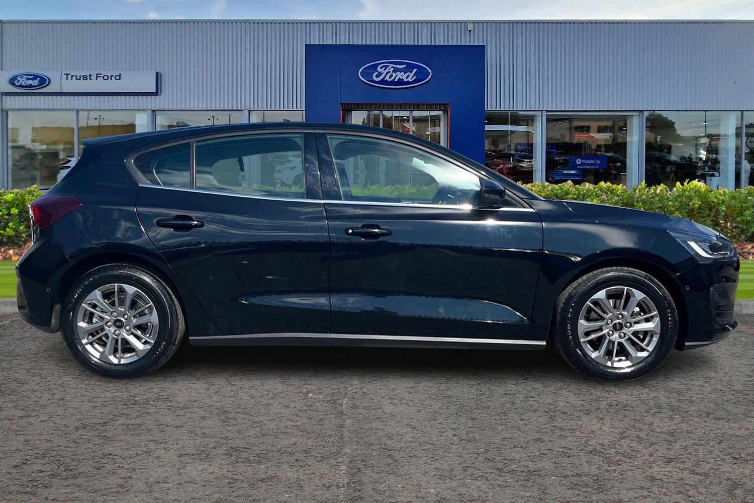 Ford Focus Photo 2