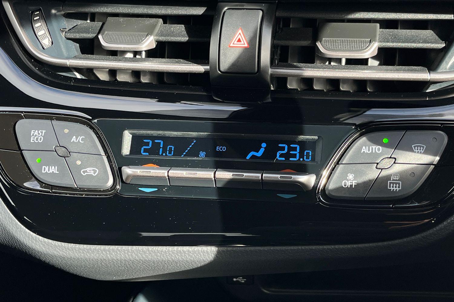 Toyota C-HR Photo 31
