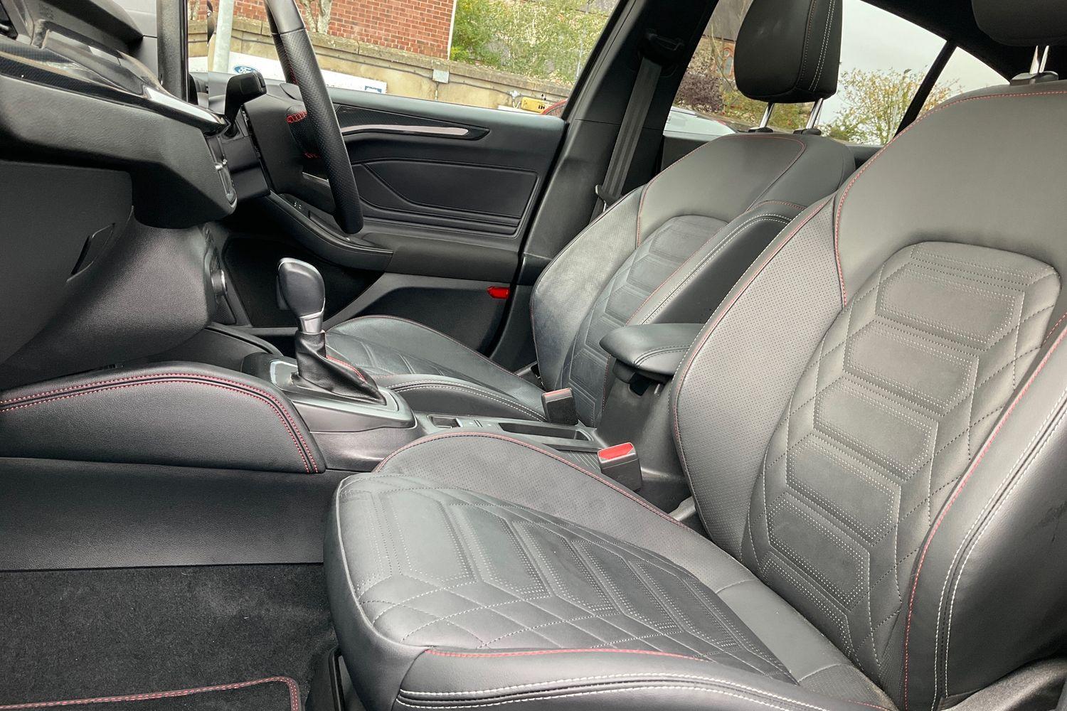 Ford FOCUS Photo 18