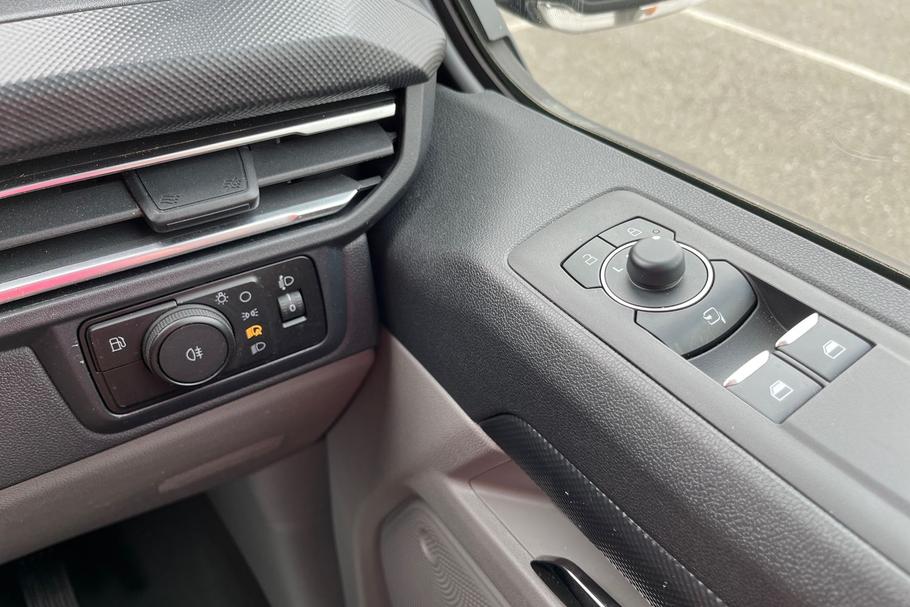 Used Ford TRANSIT CUSTOM AK75RDU 31