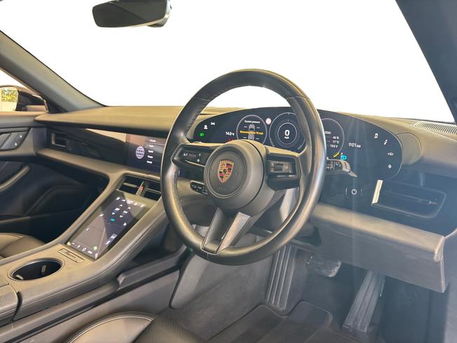 PORSCHE Taycan Photo 10