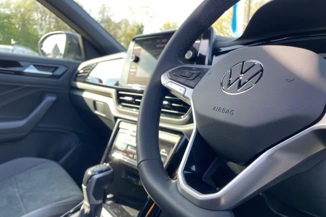VOLKSWAGEN T-Roc Photo 45
