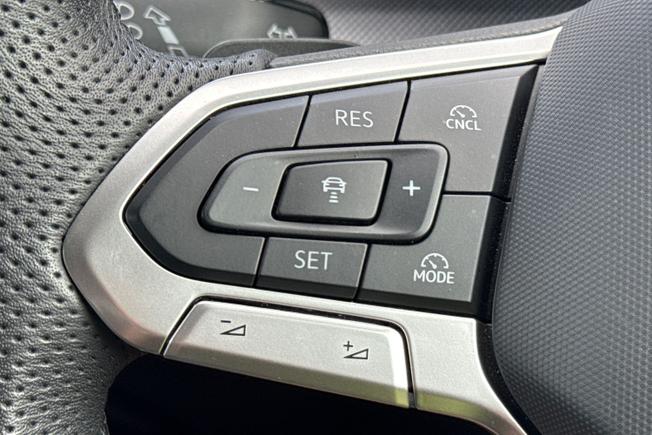 VOLKSWAGEN Golf Photo 16