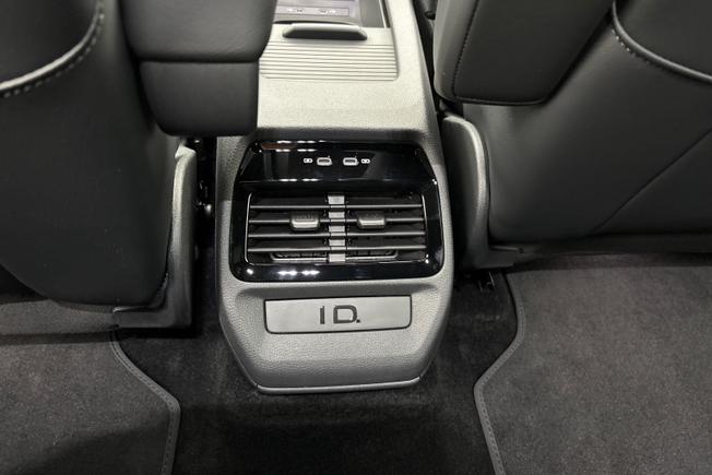 VOLKSWAGEN ID.4 Photo 31