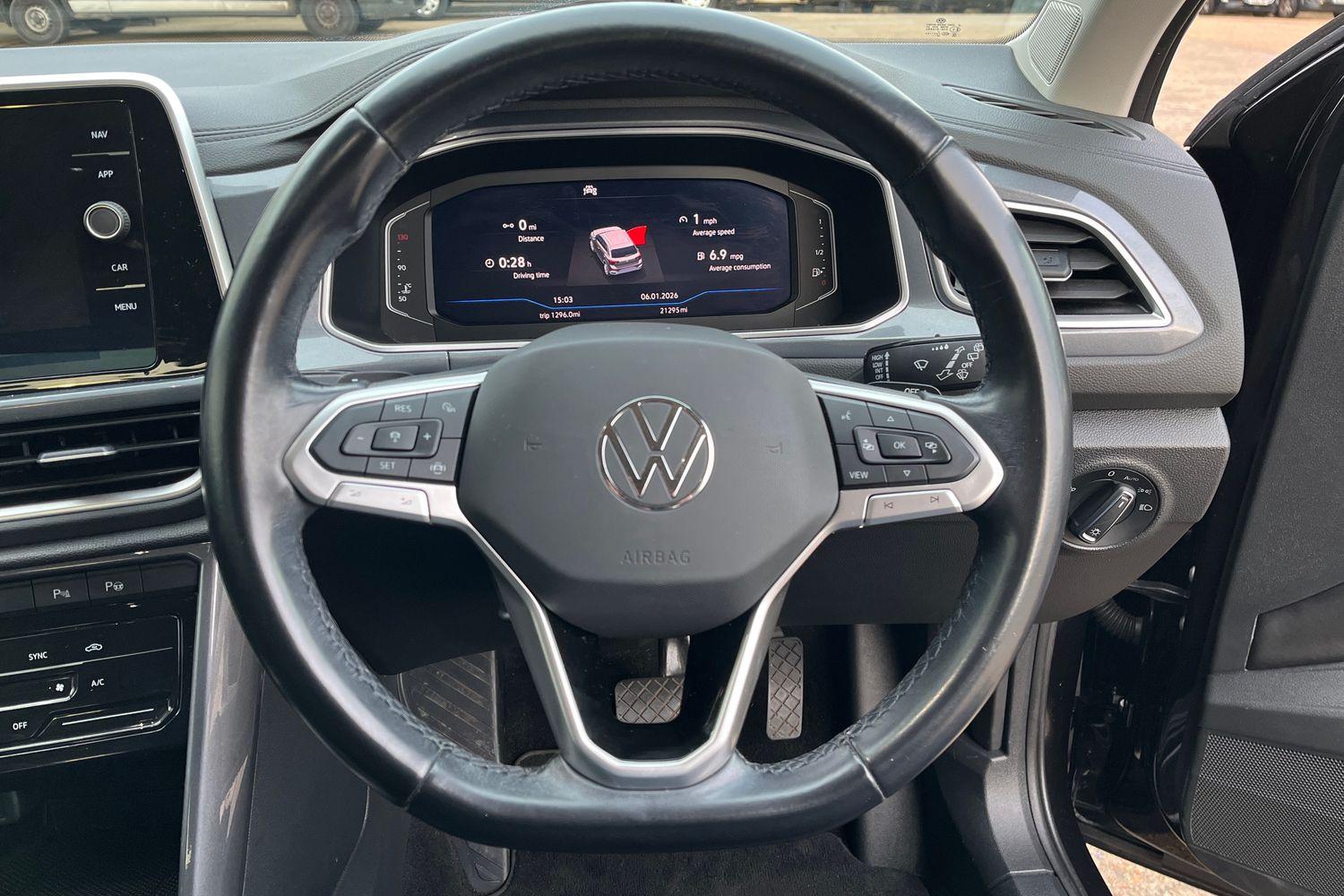 Volkswagen T-Roc Photo 11