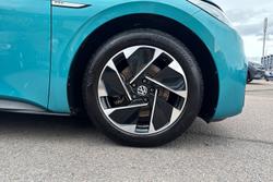 VOLKSWAGEN ID.3 Photo 5