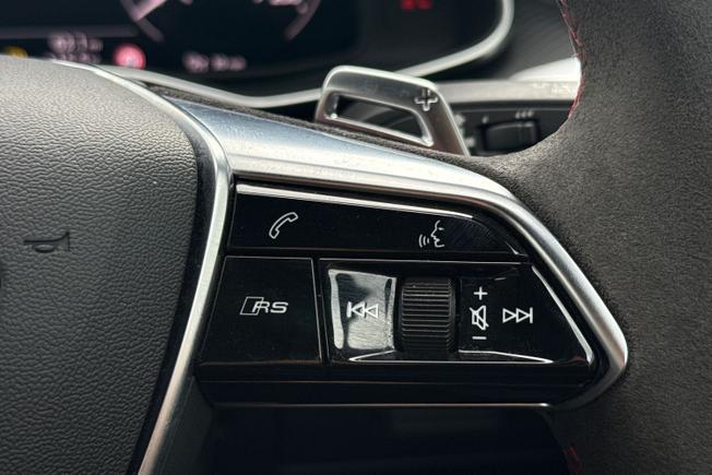 AUDI RS6 Avant Photo 17
