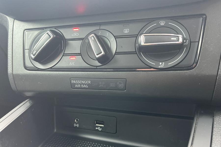 SEAT IBIZA Photo autoimg-0acba7498ecc63573e3143c6ee790c2e615216cf.jpg