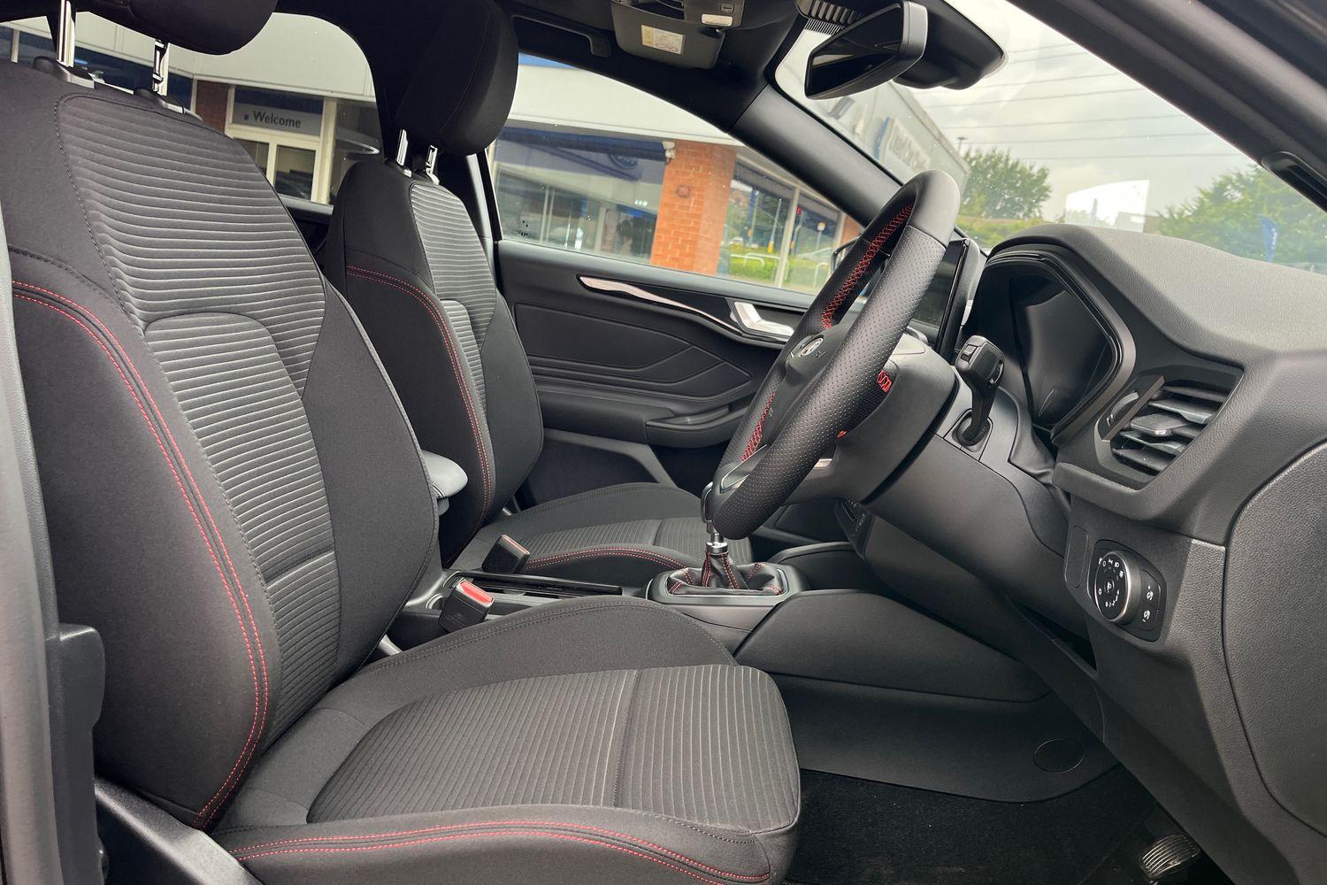 Ford FOCUS Photo 16