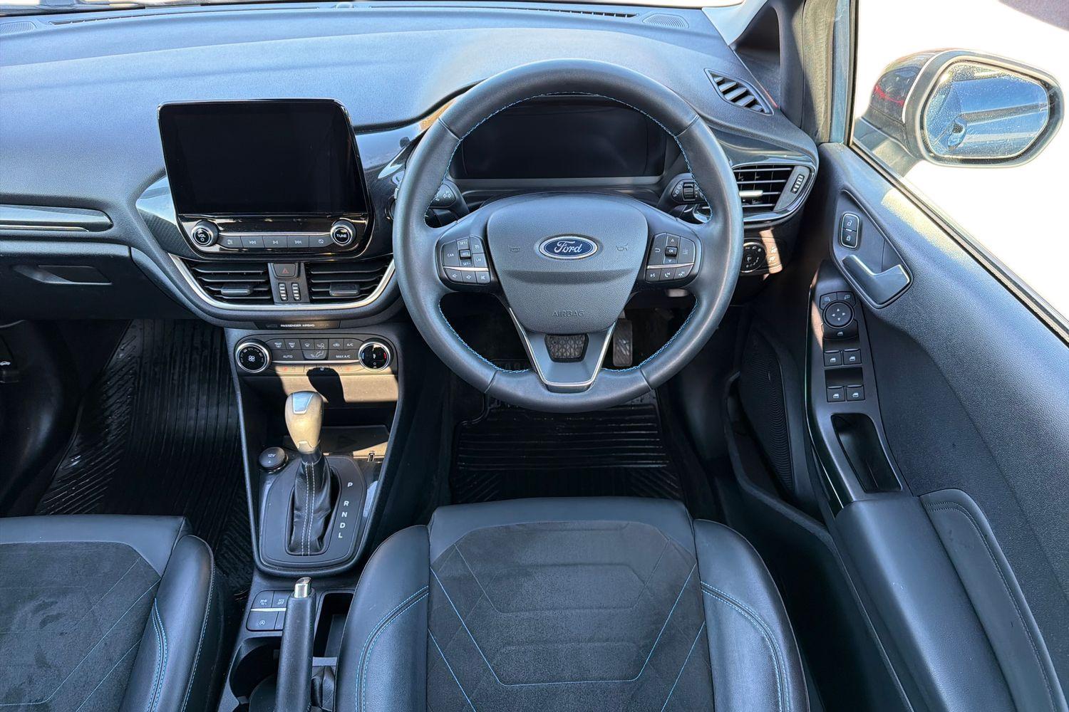 Ford FIESTA Photo 10