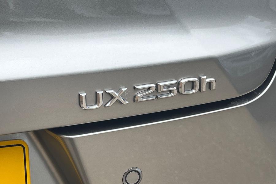 Lexus UX Photo autoimg-0acf363bc96ade0ae616994e95c0606aa9a40f26.jpg
