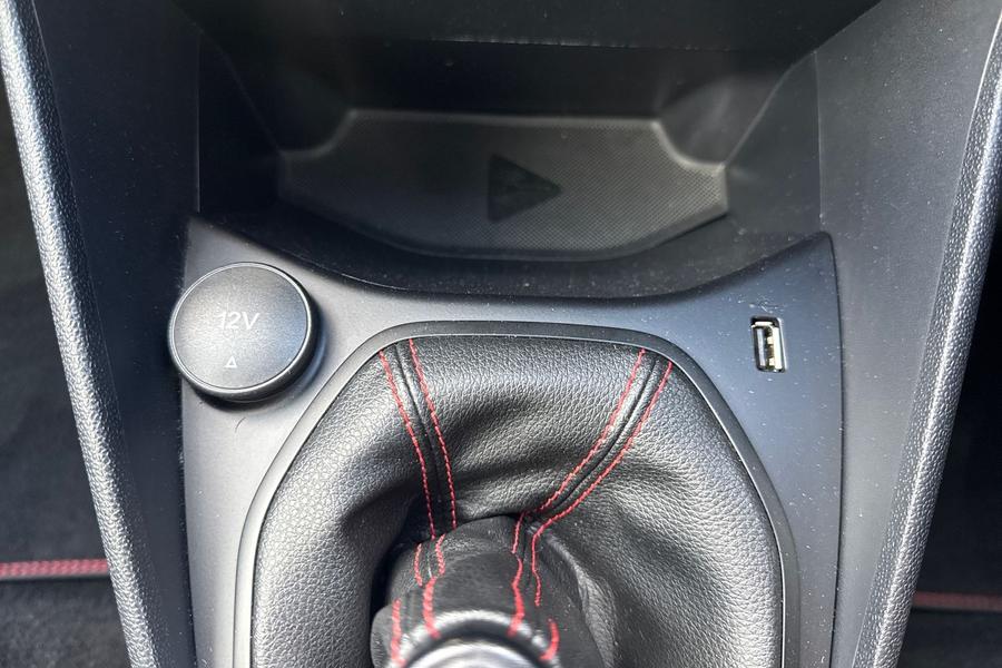 Ford FIESTA Photo autoimg-0ad417428e9dffdb91d343607793691b93568863.jpg