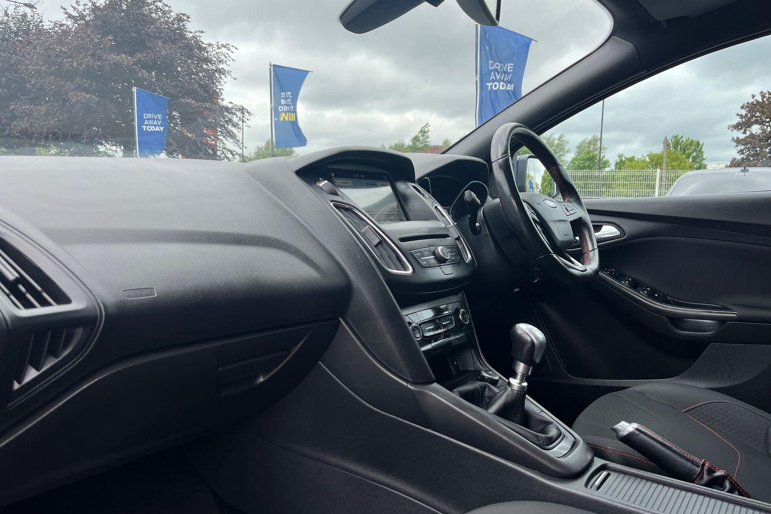 Ford Focus Photo 17