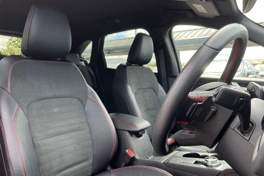 Ford Kuga Photo autoimg-0adb1e4fdcdf764f30de4dcf2c4e693f882ae3a1.jpg