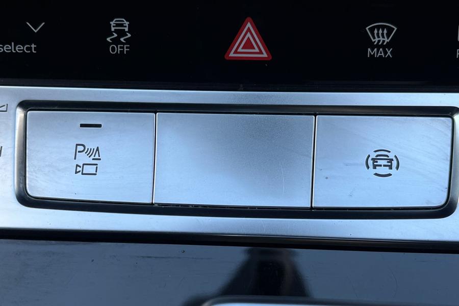 Audi e-tron Photo autoimg-0adca8f73a55b0c803e60a75f3f08e631d75225f.jpg