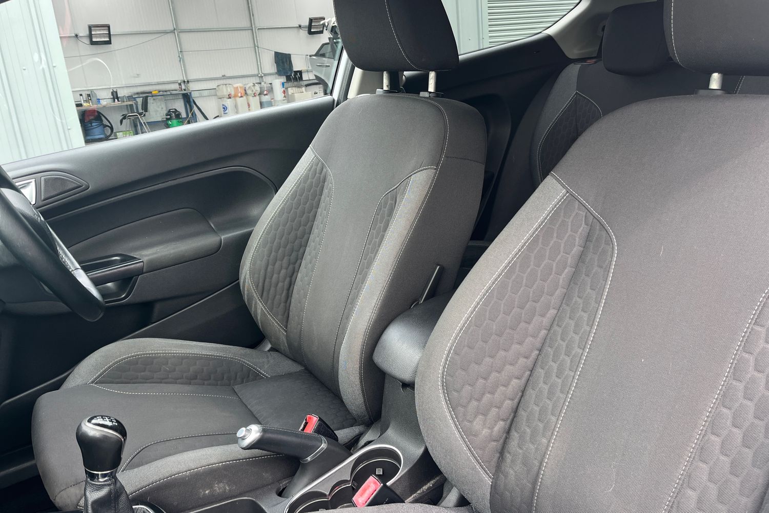 Ford FIESTA Photo 18