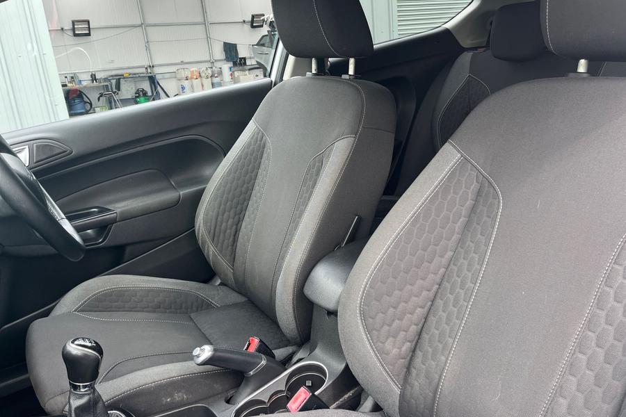 Ford FIESTA Photo autoimg-0ae833d79a4e92560130c6ae92ea7796b539d455.jpg