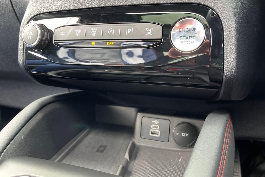 Ford Kuga Photo autoimg-0ae8a656f6a708cf806751c2c90a4e14da1e8e8f.jpg