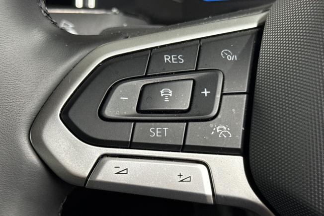 VOLKSWAGEN Taigo Photo 16