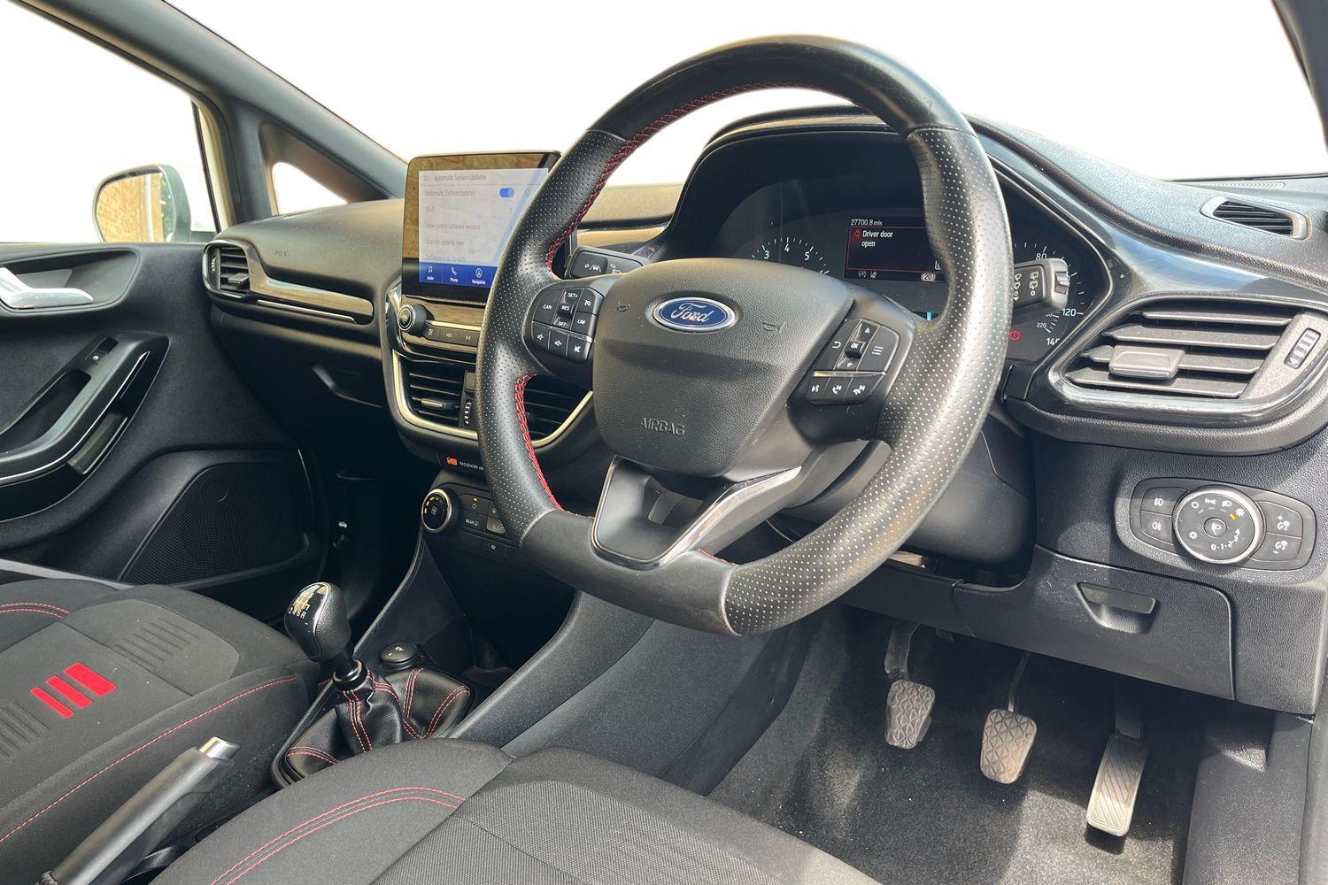 Ford FIESTA Photo 8