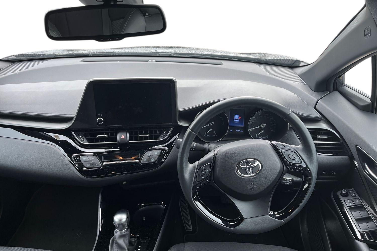 Toyota C-HR Photo 10
