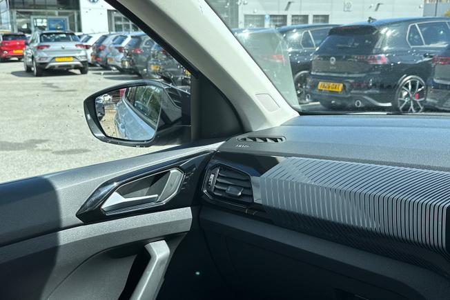 Volkswagen T-Cross Photo 35