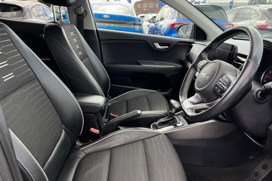 Kia STONIC Photo autoimg-0afde777ba6bd94b9ce71dfa261c4c0ecdb8d3c9.jpg