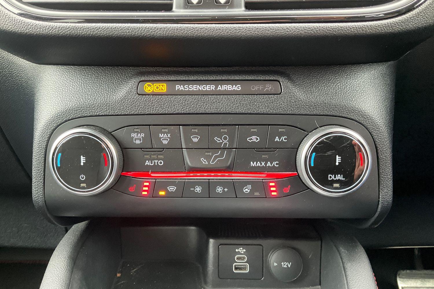 Ford KUGA Photo 28