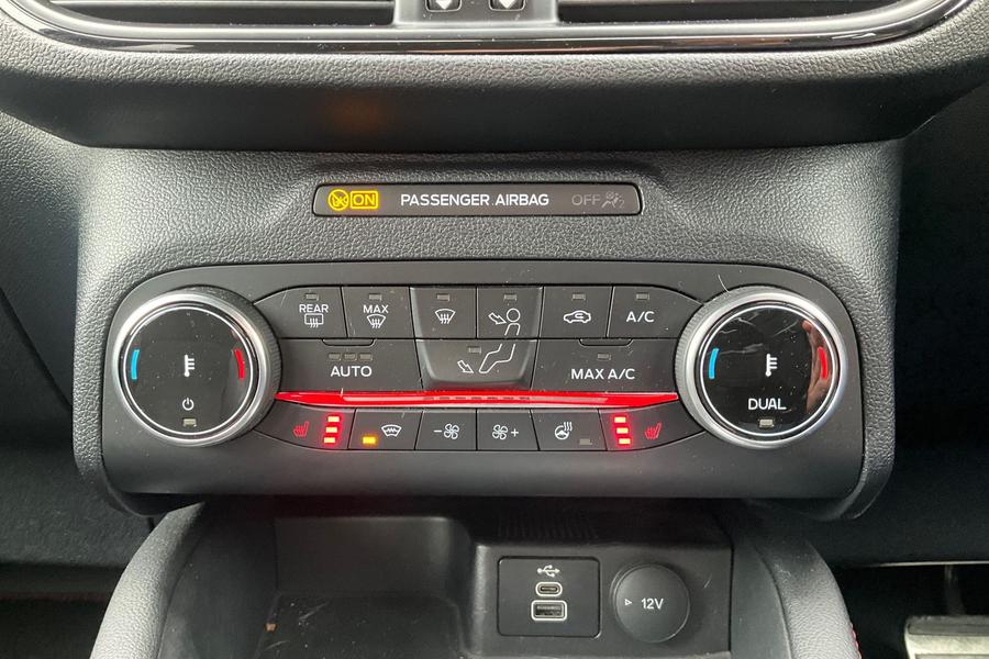 Ford KUGA Photo autoimg-0b076e51924a16a3c9ef9571d10201b3cf512f47.jpg
