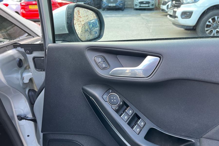 Ford FIESTA Photo autoimg-0b077939ca71182902c5d8c4b75d632fd71646f0.jpg