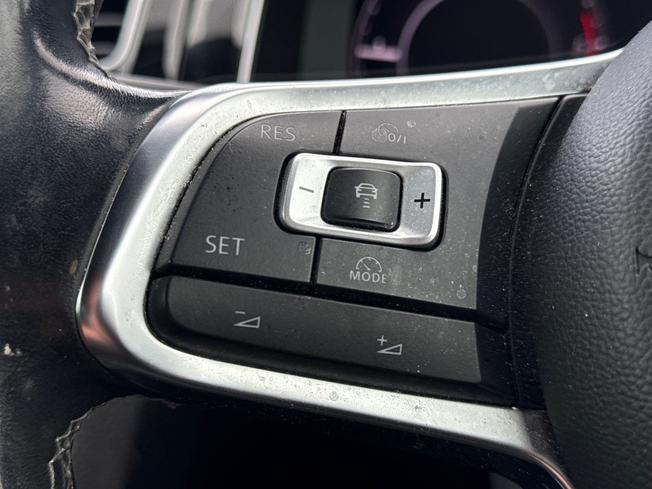 VOLKSWAGEN Golf Photo 24