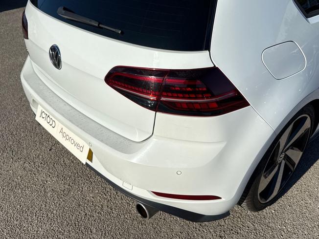 VOLKSWAGEN Golf Photo 22